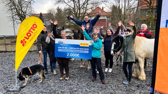 Der Ponyteiter Musikzug Clausthal Zellerfeld darf sich über einen Besuch von Andreas Kuhnt freuen! © NDR Foto: Martin Jürgensmann