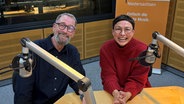 Heikko Deutschmann und Martina Gilica im Studio. © NDR 