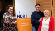 Diane Feldmann von "Kultur trifft" und Dr. Silke Wachsmuth-Urner von Soroptimist International waren dazu zu Gast bei Martina Gilica. © NDR 