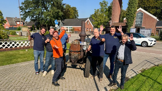 Schorse besucht auf der "Der beste Ort der Welt"-Tour Rechtsupweg. © NDR 