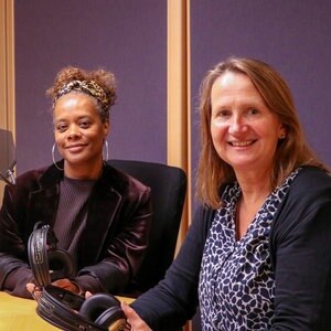 Denise M'Baye zu Gast bei NDR Moderatorin Susanne Neuß. © NDR Foto: Luisa Müller