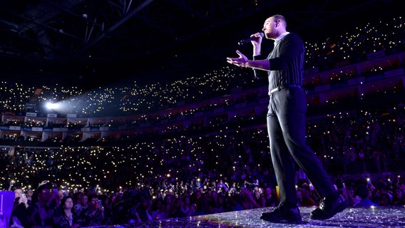 Sam Smith bei einem Konzert in London © imago/PA Images 