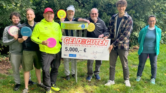 Scheckübergabe beim Tee-Timers Disc-Golf Wolfenbüttel e.V. am 12. September © NDR 2 