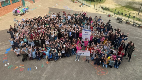 NDR Reporterin Luka an der Grund- und Oberschule in Oldendorf. © NDR 2 