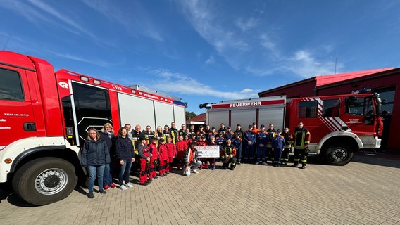 Geld für die Guten GfdG Förderverein Freiwillige Feuerwehr Warsingsfehn © NDR Foto: NDR