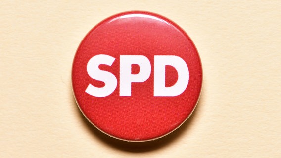 Logo der SPD (Anstecker) © picture alliance / Bildagentur-online/Ohde 