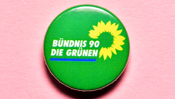 Logo Bündnis 90/Die Grünen (Anstecker) © picture alliance / Bildagentur-online/Ohde 