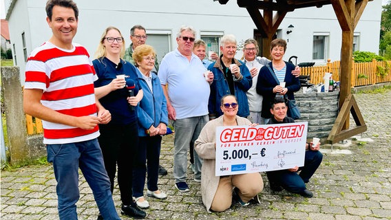 Scheckübergabe am 10. September in Immensen/Einbeck (Gruppenbild) © NDR 2 