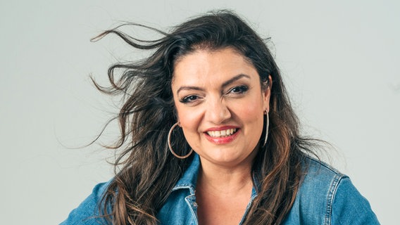 Anneta Politi, Moderatorin der NDR 2 Abendshow © SWR/Niko Neithardt 