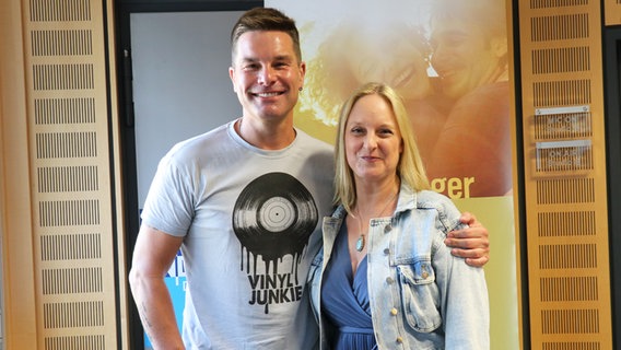 Eloy de Jong mit Silke Liniewski © NDR Foto: Jasmin Janosch