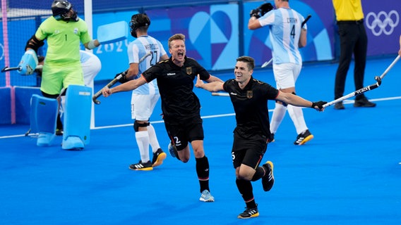 Viertelfinale, Deutschland Argentinien, Deutschlands Gonzalo Peillat (vorne) jubelt nach seinem Tor. © picture alliance/dpa/AP Foto: Aijaz Rahi