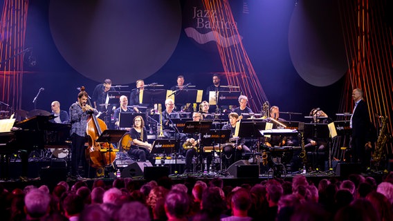 Pablo Martín Caminero und die NDR Bigband beim Konzert auf der JazzBaltica 2024 © JazzBaltica Foto: Felix König