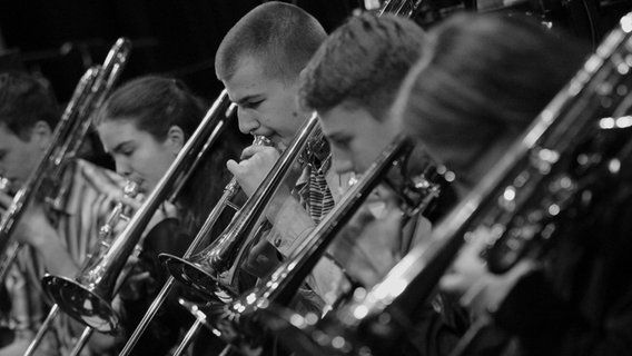 NDR Bigband beim Preisträgerkonzert von "Jugend jazzt" © NDR Foto: Sabine Vinar