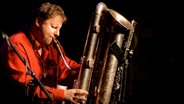 Bariton-Saxophonist Steffen Schorn. © NDR Foto: Lutz Voigtlaender