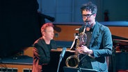 Screenshot: Saxofonist Luigi Grasso von der NDR Bigband im Konzert im Rolf-Liebermann-Studio. © NDR Foto: Screenshot