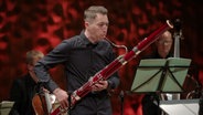 Screenshot: Fagottist David Spranger im Konzert im Kleinen Saal der Elbphilharmonie. © NDR Foto: Screenshot