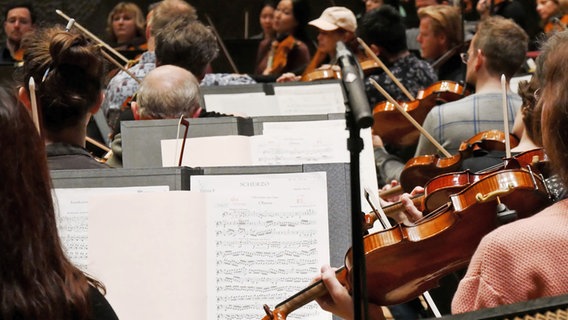Das NDR Elbphilharmonie Orchester probt in der Elbphilharmonie © NDR Foto: Peer Bothmer