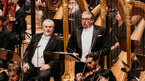 Alan Gilbert und das NDR Elbphilharmonie Orchester mit diversen Gästen bei der Opening Night 2024 im Großen Saal der Elbphilharmonie © NDR Foto: Sophie Wolter