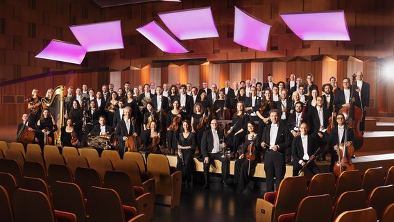 Das NDR Elbphilharmonie Orchester auf der Bühne des Großen Saals in der Elbphilharmonie © Nikolaj Lund /NDR 