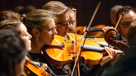 Das NDR Elbphilharmonie Orchester auf der Gastspielreise durch die Schweiz, Italien und Deutschland. © NDR Foto: Daniel Tomann-Eickhoff