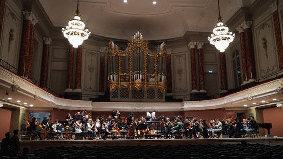 Das NDR Elbphilharmonie Orchester auf der Gastspielreise durch die Schweiz, Italien und Deutschland. © NDR Foto: Lena Mackel