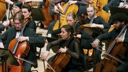 Musiker:innen des NDR Jugendsinfonieorchesters beim Konzert in der Elbphilharmonie © Screenshot 