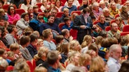 Orchester-Detektiv Malte Arkona bei dem Ermittlungen im Großen Sendesaal des NDR © NDR Foto: Micha Neugebauer