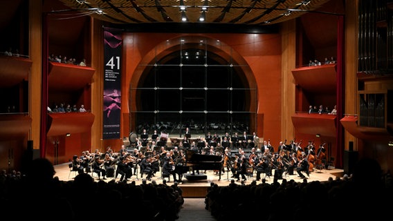 Die NDR Radiophilharmonie beim Canary Islands Festival im Auditorio Alfredo Kraus auf Gran Canaria. © Carsten Peter Schulze Foto: Carsten Peter Schulze