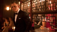 Daniel Craig als James Bond im Metro-Goldwyn-Mayer Pictures/Columbia Pictures/EON Productions Action-Abenteuer "Skyfall. © 2024 DANJAQ & MGM. SKYFALL, 007 AND RELATED JAMES BOND TRADEMARKS, TM DANJAQ Foto: Francois Duhamel