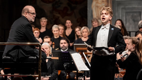 Aufführung von Bachs Weihnachtsoratorium mit NDR Radiophilharmonie und NDR Vokalensemble unter Leitung von Bernard Labadie im Schloss Herrenhausen (Hannover) © NDR Foto: Helge Krückeberg