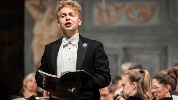 Aufführung von Bachs Weihnachtsoratorium mit NDR Radiophilharmonie und NDR Vokalensemble unter Leitung von Bernard Labadie im Schloss Herrenhausen (Hannover) © NDR Foto: Helge Krückeberg