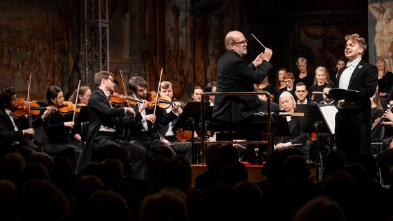 Aufführung von Bachs Weihnachtsoratorium mit NDR Radiophilharmonie und NDR Vokalensemble unter Leitung von Bernard Labadie im Schloss Herrenhausen (Hannover) © NDR Foto: Helge Krückeberg