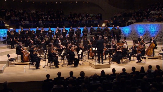 Das NDR Vokalensemble und die Kammerakademie Potsdam unter der Leitung von Klaas Stok live aus der Elbphilharmonie Hamburg am 22.02.2025. © Screenshot 