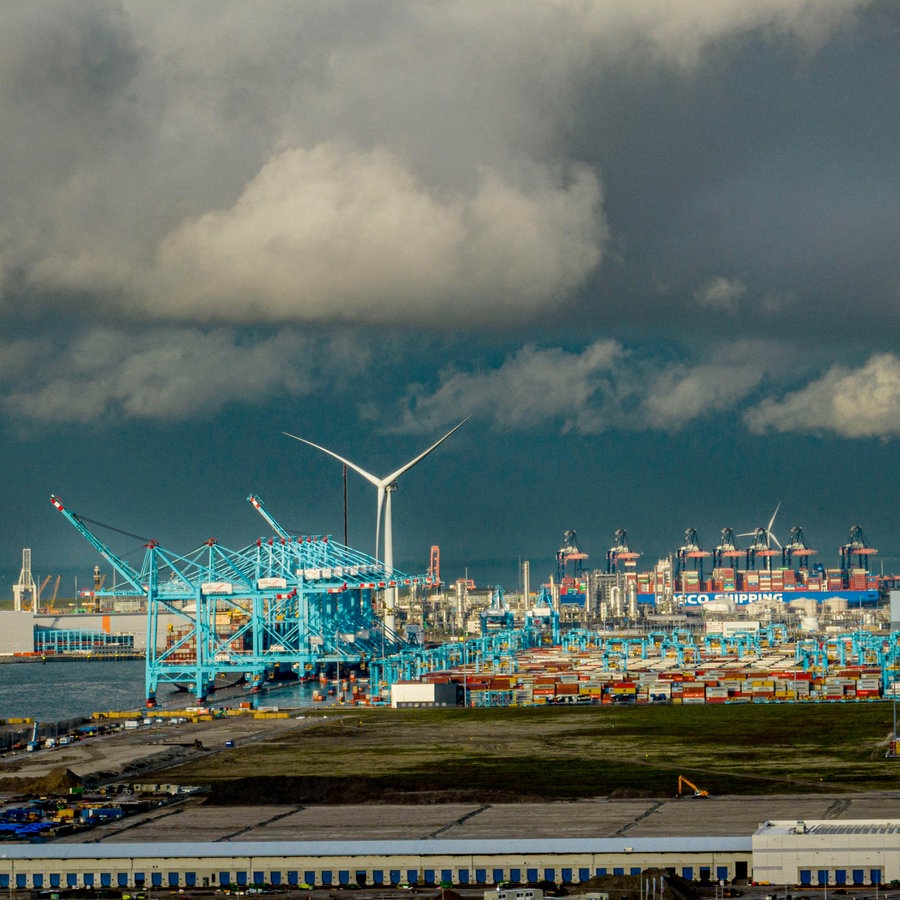 Die Maasvlakte 2 ist eine künstliche Insel im Rotterdamer Hafen. © picture alliance Foto: Robin Utrecht