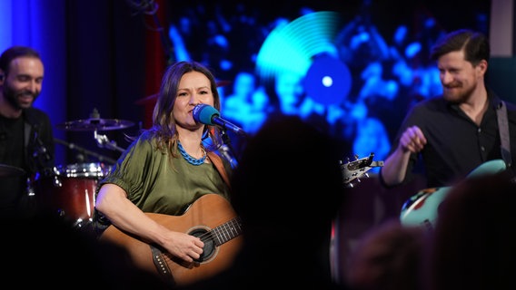 Fräulein Frey singt. © NDR Foto: Jan-Philipp Baumgart