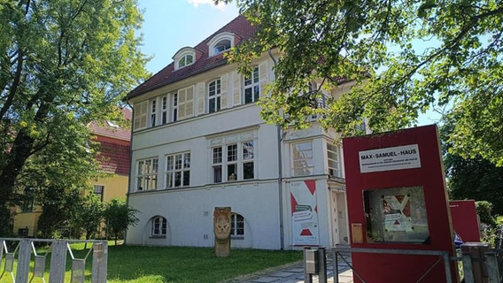 Das Max-Samuel-Haus befindet sich in Rostock. © NDR Foto: Vanessa Kiaulehn