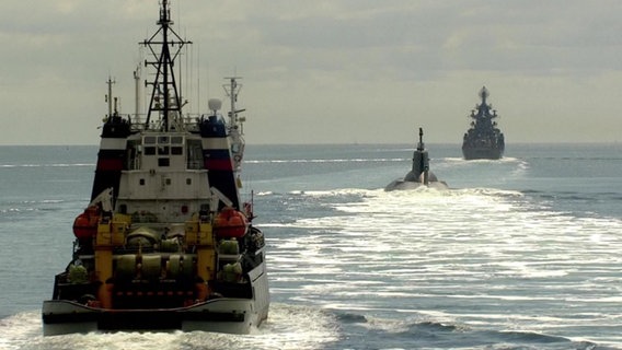 Russische und chinesische Kriegsschiffe proben Manöver in der Ostsee.  