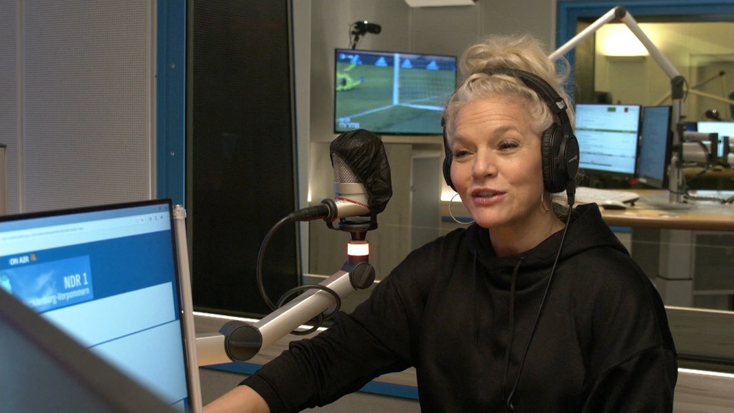 Ina Müller im NDR 1 Radio MV Studio NDR.de Fernsehen