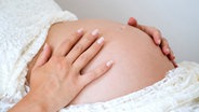 Bauch einer schwangeren Frau. © Fotolia Foto: drubig-photo