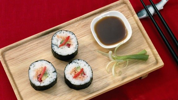 Sushi Aus Dem Supermarkt Lecker Und Frisch Ndr De Ratgeber Verbraucher