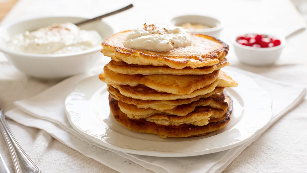 Mandel-Pfannkuchen mit Kokos-Zimt-Quark | NDR.de - Ratgeber - Kochen ...