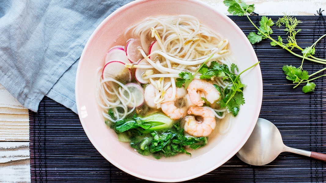 Asia-Nudelsuppe mit Garnelen | NDR.de - Ratgeber - Kochen - Rezepte