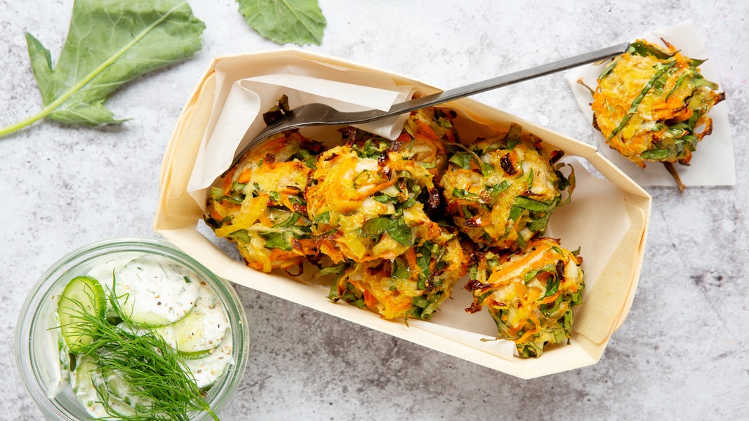 Kohlrabi Bratlinge Mit Gurkensalat Ndr De Ratgeber Kochen Rezepte