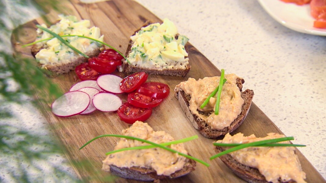 Brotaufstrich: Eiersalat und Dattel-Creme | NDR.de - Ratgeber - Kochen ...