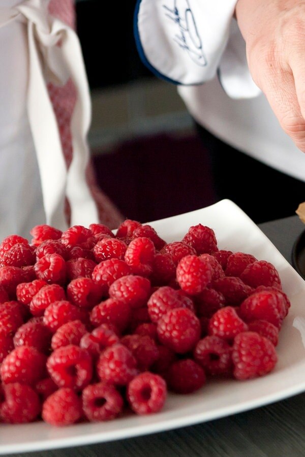 Rezept: Käse-Sahne-Torte mit Himbeeren | NDR.de - Ratgeber - Kochen