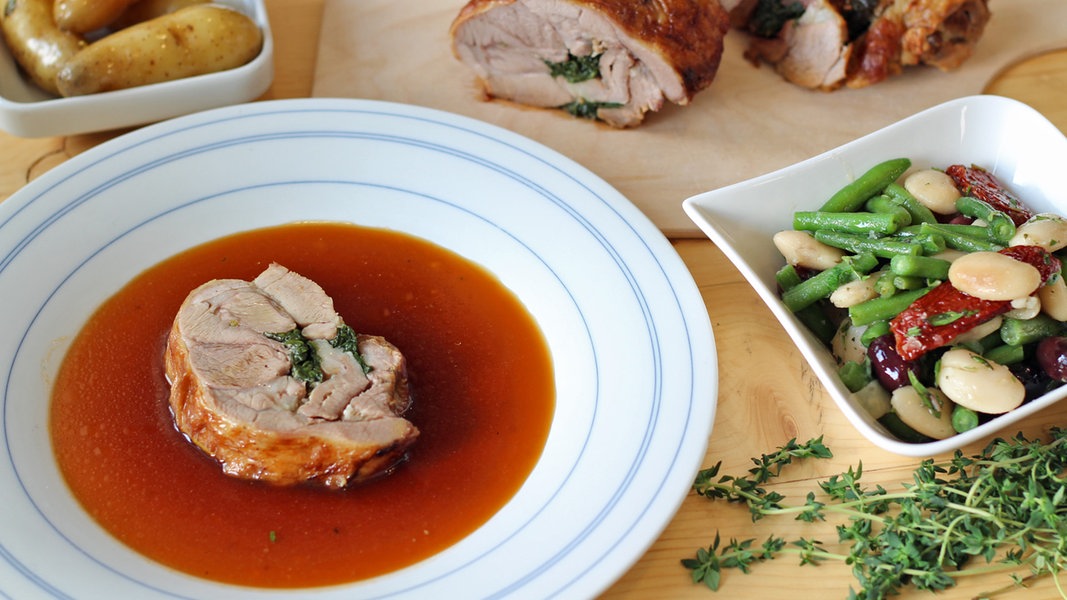 Gefüllter Rollbraten vom Lamm mit Bohnengemüse | NDR.de - Ratgeber ...