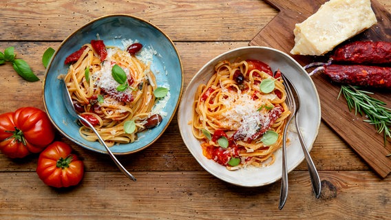 One-Pot-Pasta mit Chorizo © NDR Foto: Claudia Timmann