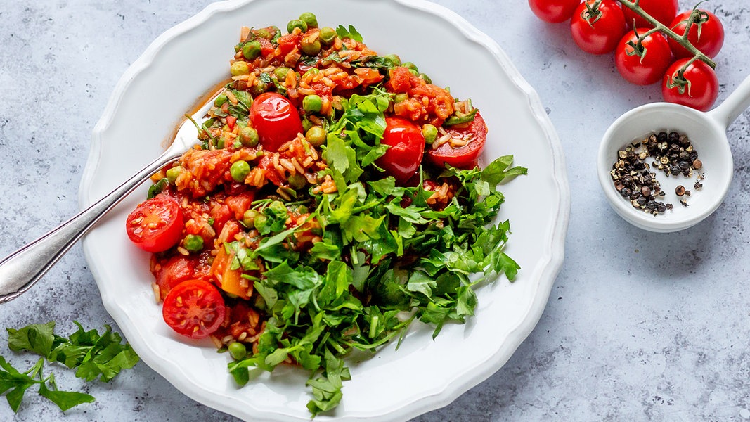 Tomaten-Reis mit Erbsen und Petersilie | NDR.de - Ratgeber - Kochen ...