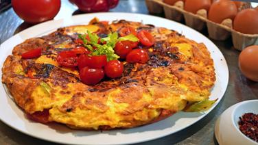 Rezept Kartoffel Omelett Mit Gemuse Tortilla De Patatas Ndr De Ratgeber Kochen