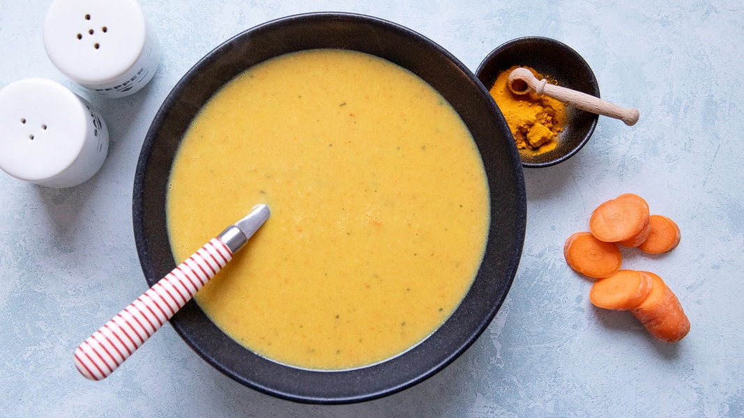 Möhren-Kartoffel-Suppe mit Kokosmilch | NDR.de - Ratgeber - Kochen ...